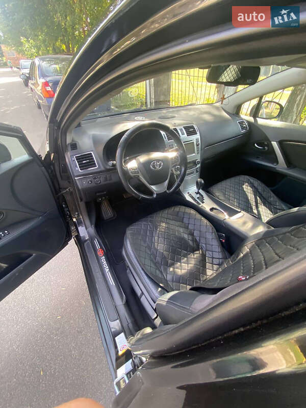 Седан Toyota Avensis 2012 в Кременчуге