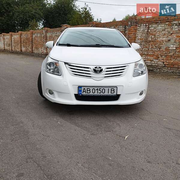 Седан Toyota Avensis 2011 в Виннице