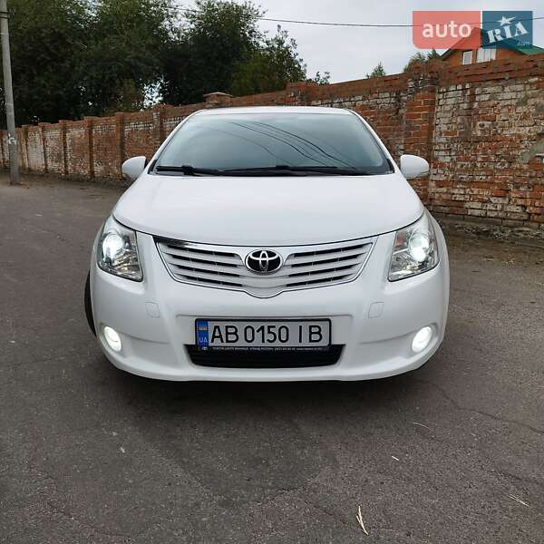 Седан Toyota Avensis 2011 в Виннице