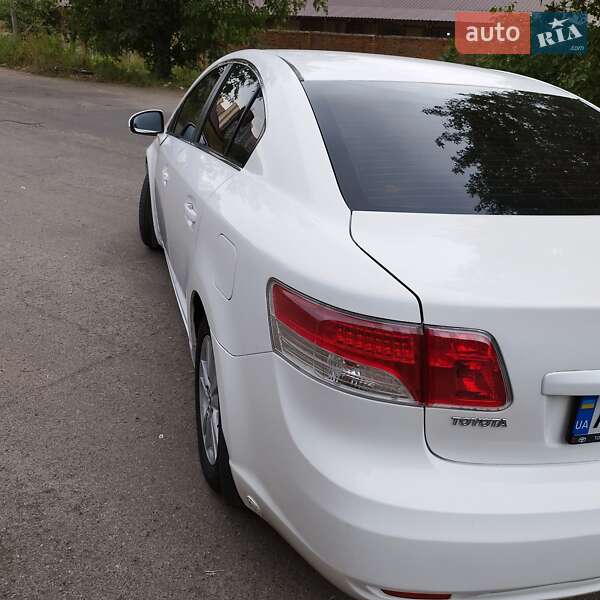 Седан Toyota Avensis 2011 в Виннице