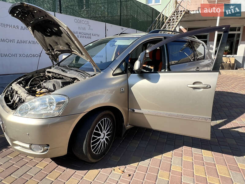 Універсал Toyota Avensis 2003 в Одесі