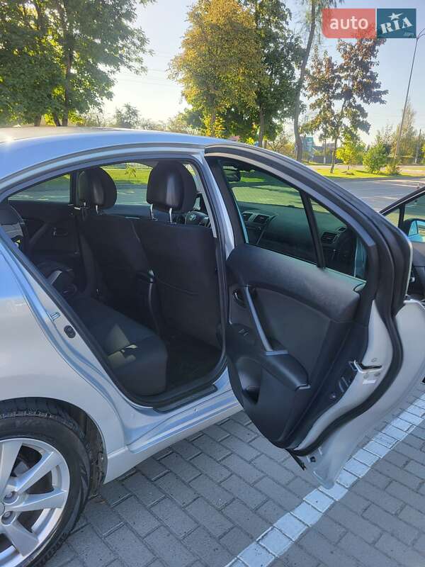 Седан Toyota Avensis 2008 в Коломые