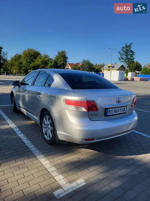 Седан Toyota Avensis 2008 в Коломые
