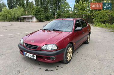 Седан Toyota Avensis 1998 в Ровно
