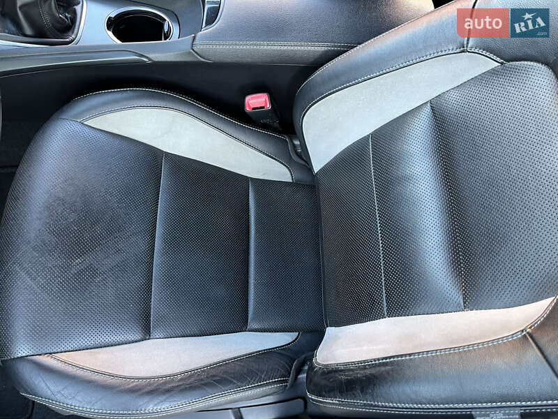 Универсал Toyota Avensis 2015 в Чернигове