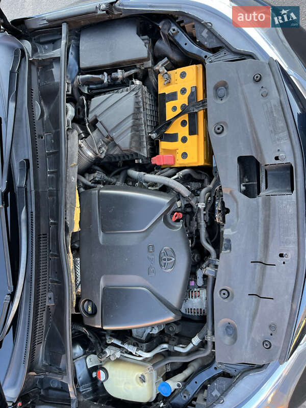 Универсал Toyota Avensis 2015 в Чернигове