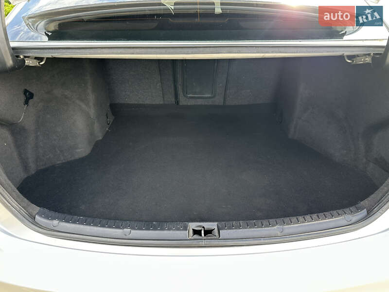 Седан Toyota Avensis 2009 в Киеве