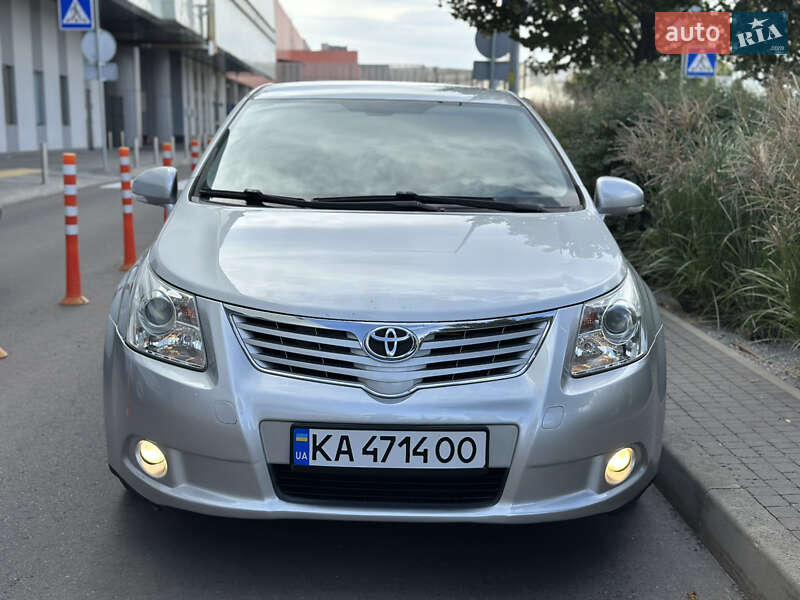 Седан Toyota Avensis 2009 в Киеве