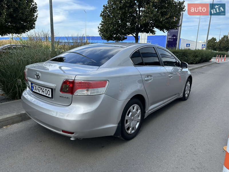 Седан Toyota Avensis 2009 в Киеве