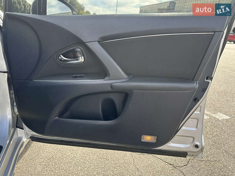 Седан Toyota Avensis 2009 в Киеве