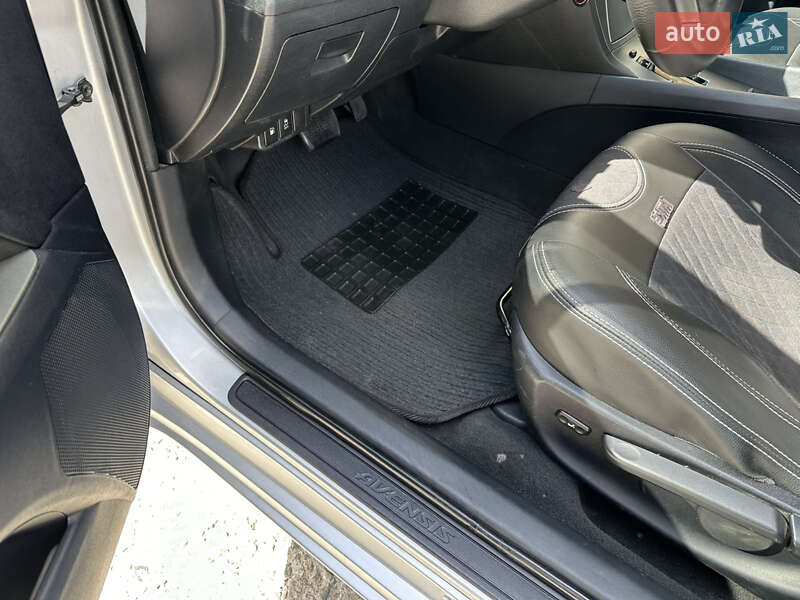 Седан Toyota Avensis 2009 в Киеве