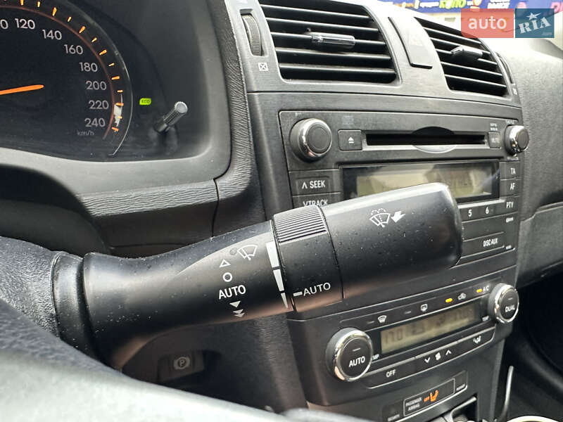 Седан Toyota Avensis 2009 в Киеве