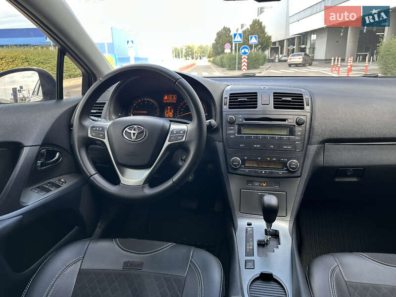 Седан Toyota Avensis 2009 в Киеве