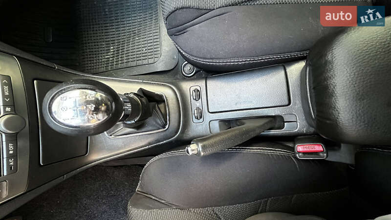 Універсал Toyota Avensis 2004 в Ізмаїлі