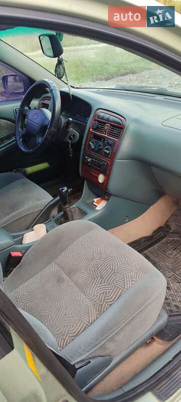 Седан Toyota Avensis 1998 в Виннице