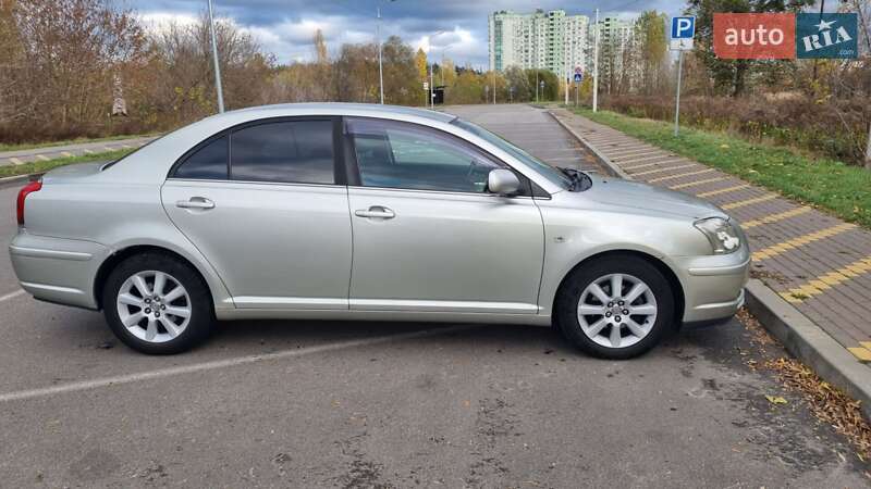 Седан Toyota Avensis 2005 в Києві