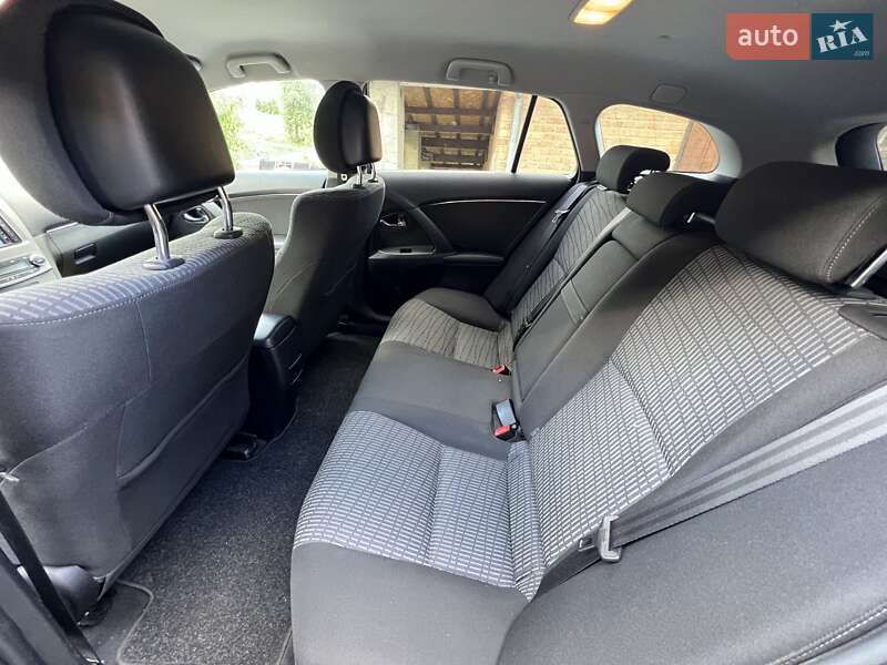 Универсал Toyota Avensis 2011 в Луцке