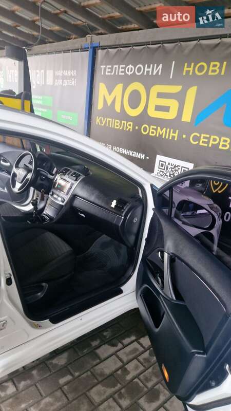 Универсал Toyota Avensis 2013 в Тернополе