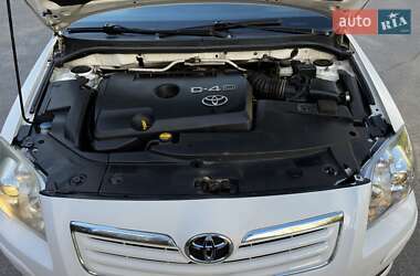 Лифтбек Toyota Avensis 2008 в 