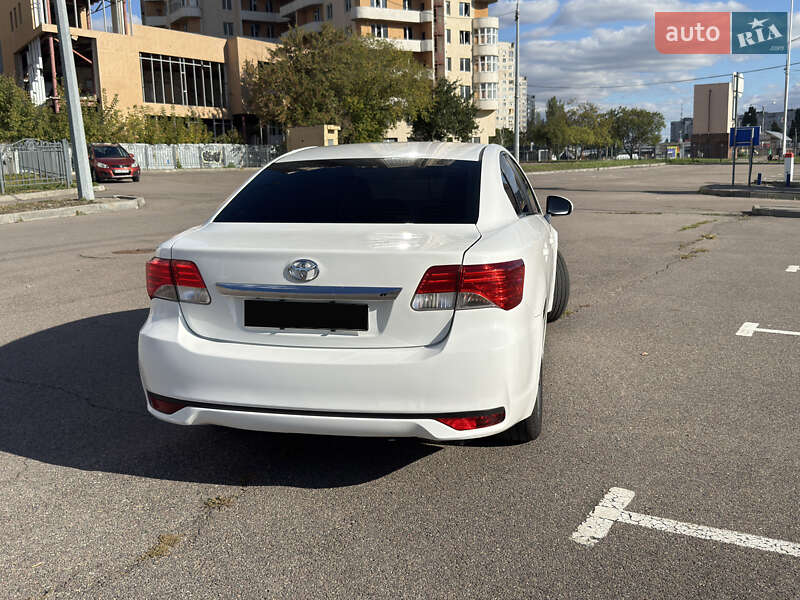 Седан Toyota Avensis 2012 в Харкові