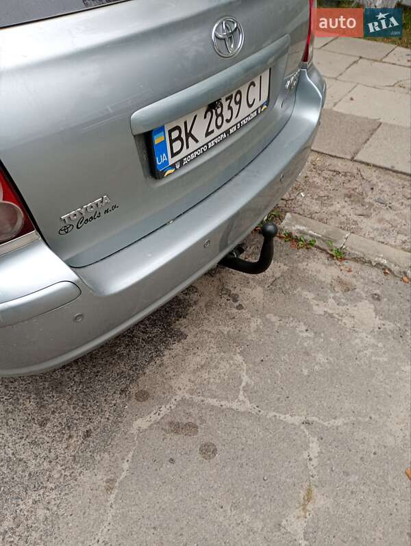 Универсал Toyota Avensis 2008 в Сарнах