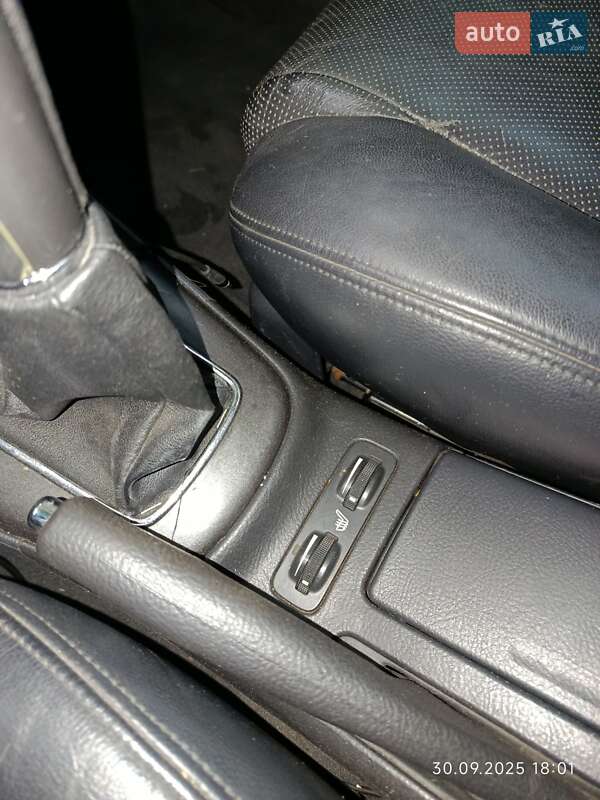 Лифтбек Toyota Avensis 2004 в Старых Петровцах фото 11 Лифтбек Toyota Avensis 2004 в Старых Петровцах