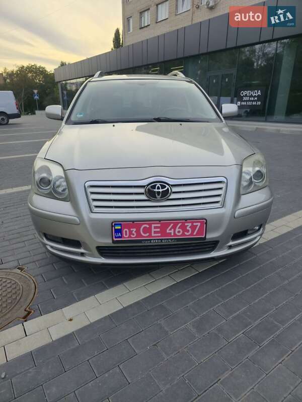 Универсал Toyota Avensis 2005 в Нововолынске