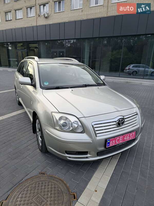 Универсал Toyota Avensis 2005 в Нововолынске