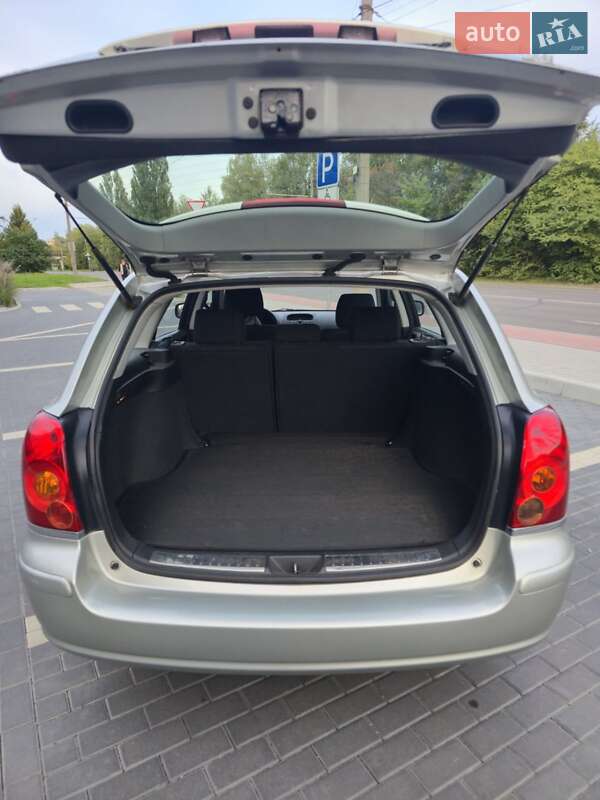 Универсал Toyota Avensis 2005 в Нововолынске
