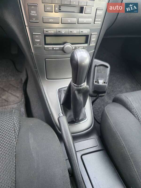 Универсал Toyota Avensis 2005 в Нововолынске