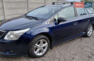 Універсал Toyota Avensis 2010 в Рівному