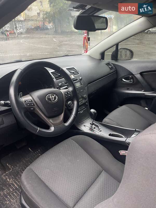 Седан Toyota Avensis 2010 в Одессе