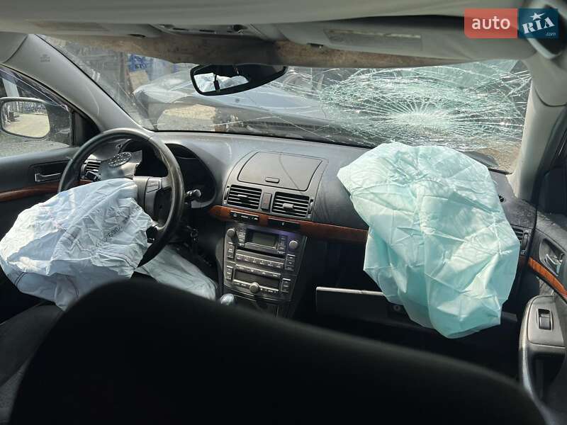 Седан Toyota Avensis 2007 в Черновцах