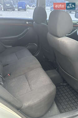 Седан Toyota Avensis 2005 в 