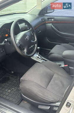 Седан Toyota Avensis 2005 в 