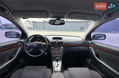 Седан Toyota Avensis 2005 в 