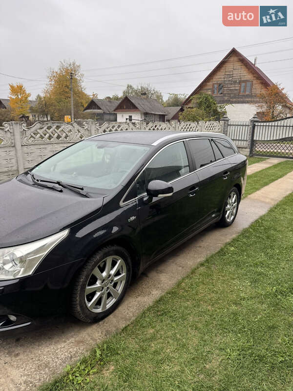 Универсал Toyota Avensis 2010 в Сарнах