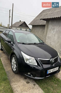 Универсал Toyota Avensis 2010 в Сарнах