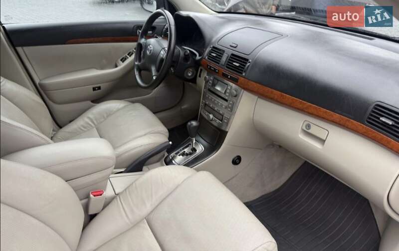 Toyota Avensis 2003