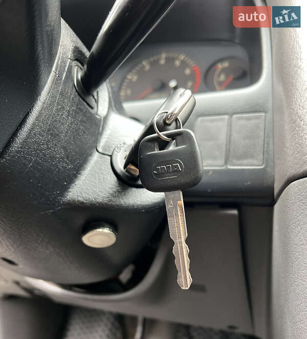 Седан Toyota Avensis 1998 в Одессе