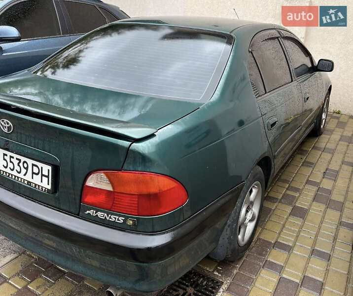 Седан Toyota Avensis 1998 в Одессе