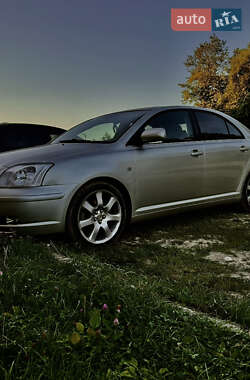 Ліфтбек Toyota Avensis 2003 в Львові