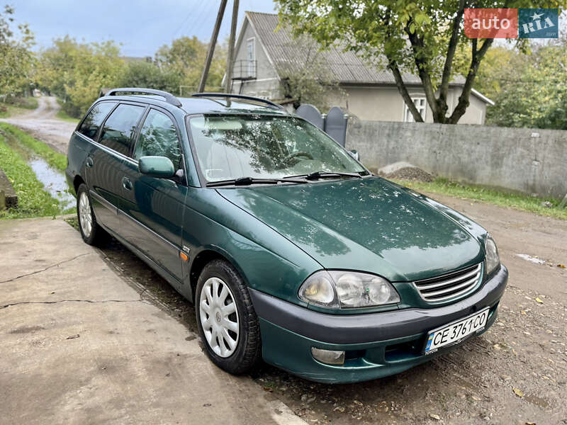 Универсал Toyota Avensis 2000 в Новоселице