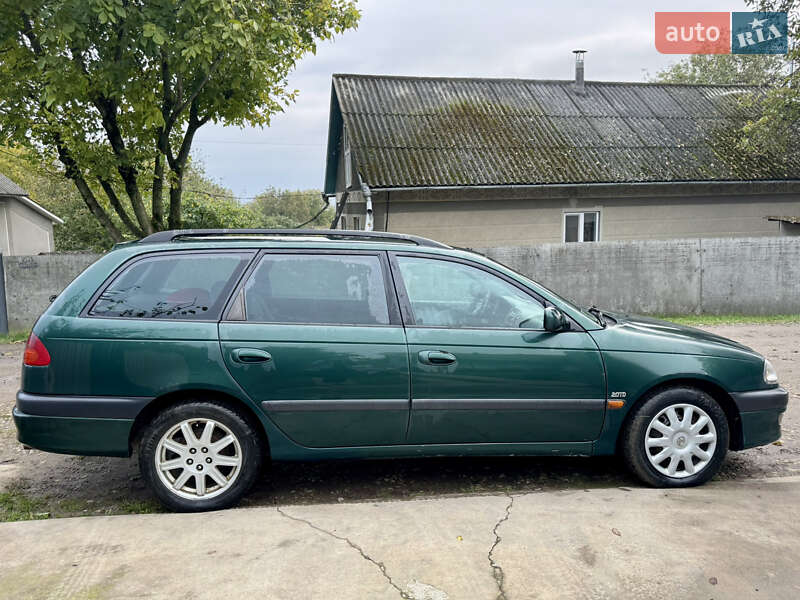 Универсал Toyota Avensis 2000 в Новоселице