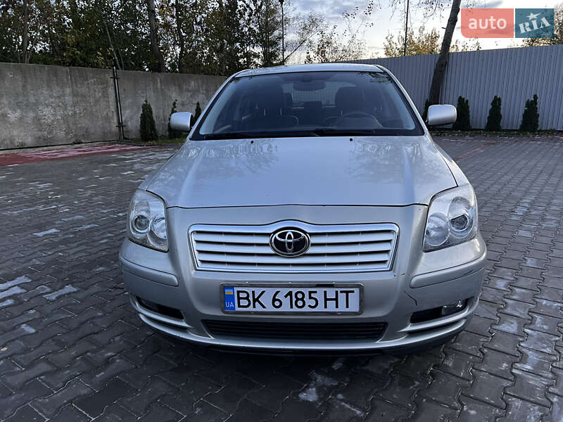 Лифтбек Toyota Avensis 2005 в Костополе