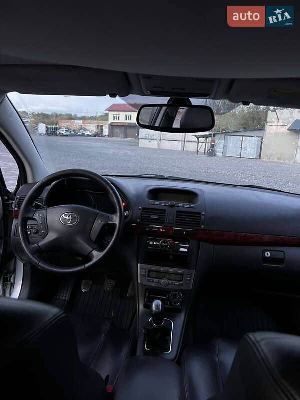 Лифтбек Toyota Avensis 2005 в Костополе