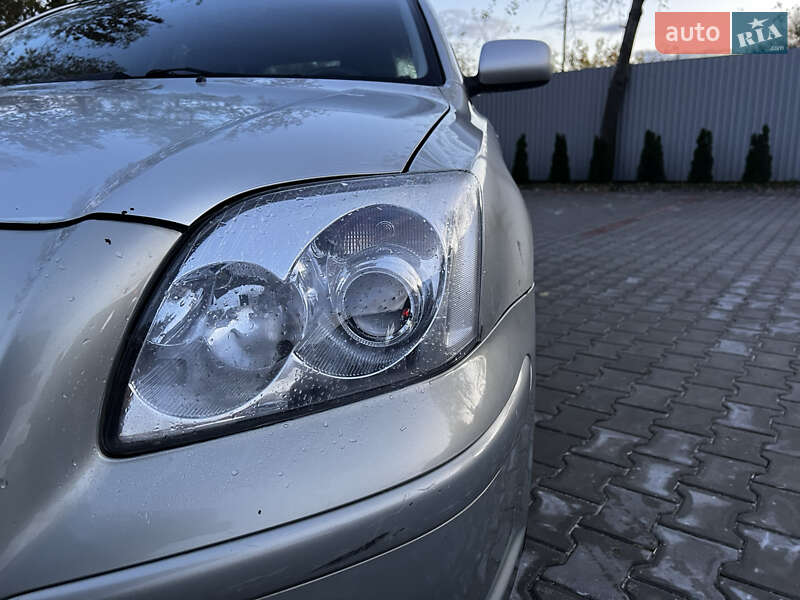 Лифтбек Toyota Avensis 2005 в Костополе