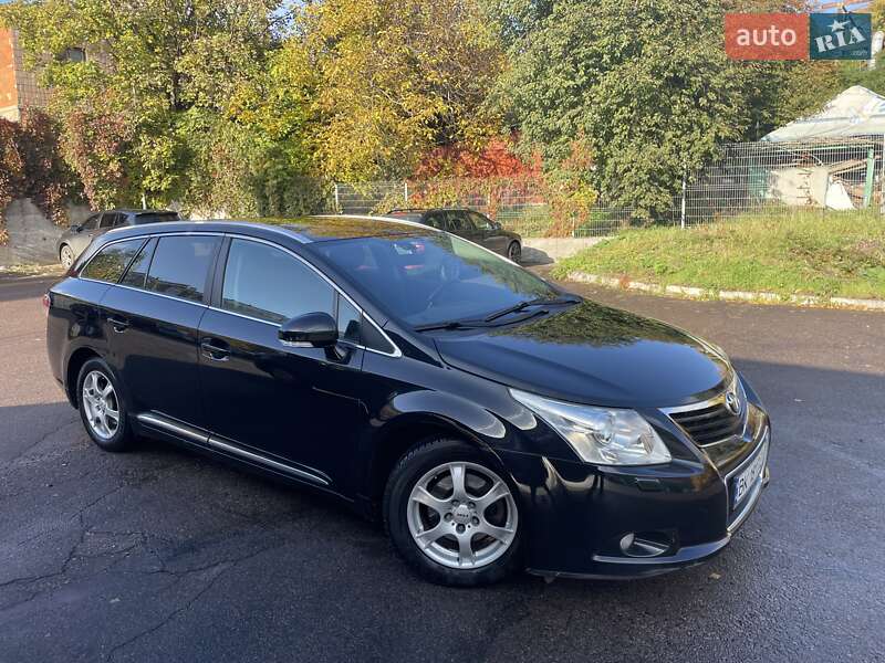 Универсал Toyota Avensis 2011 в Обарове