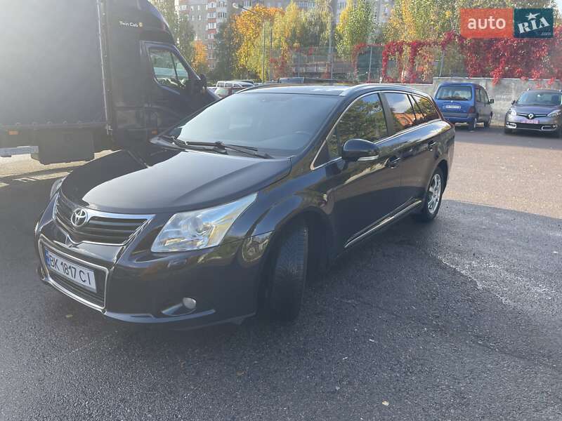 Универсал Toyota Avensis 2011 в Обарове