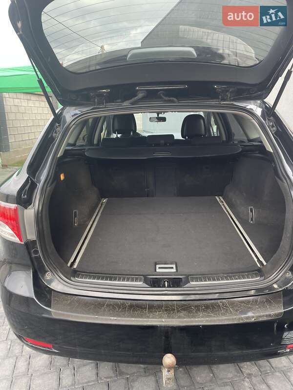 Универсал Toyota Avensis 2011 в Обарове